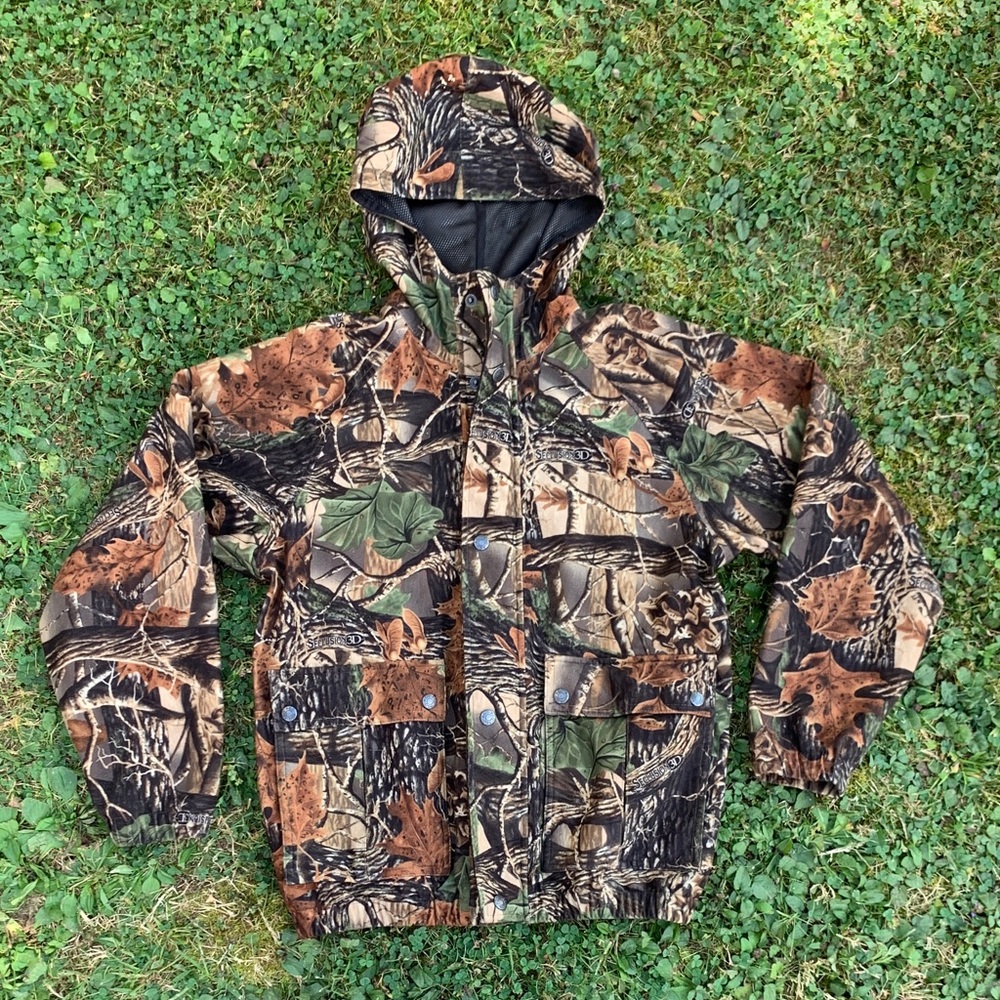 AGO All Game Outfitters Camo Leaf Pattern Youth Jacket size Large